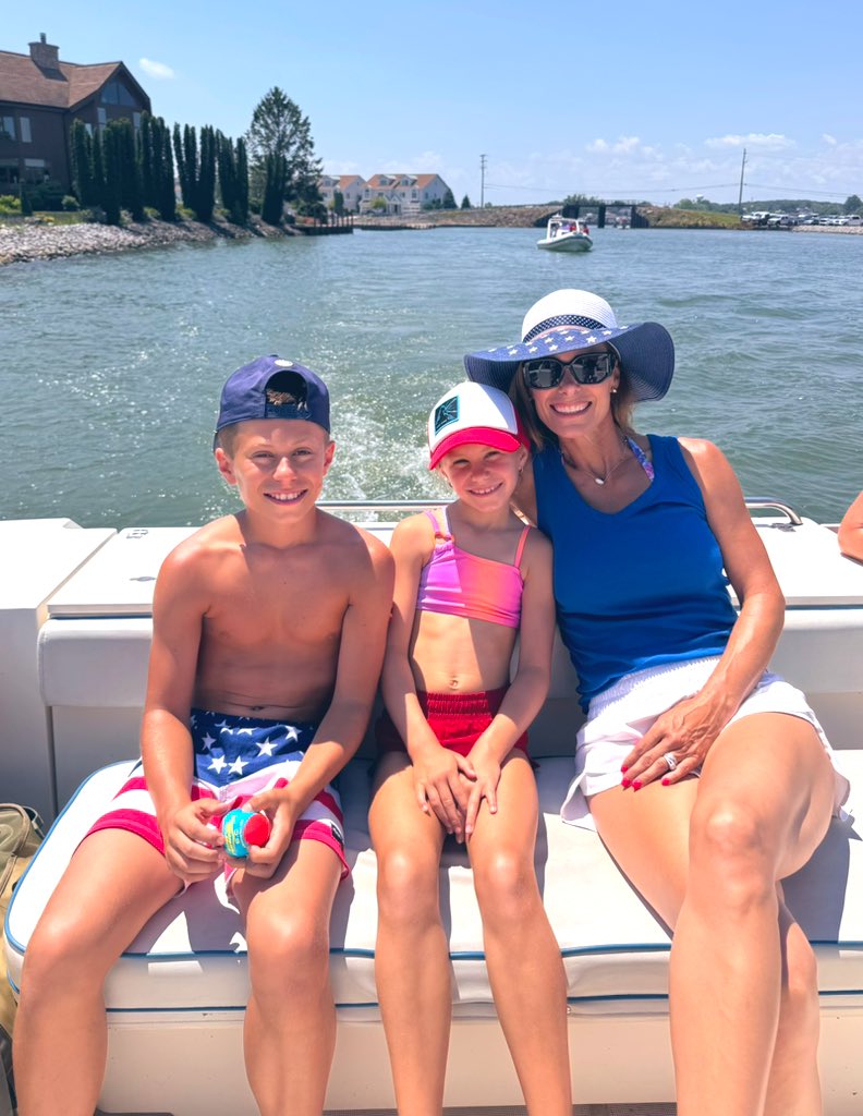 Cousin time and mommy time at Lake Erie! 🇺🇸😍🇺🇸