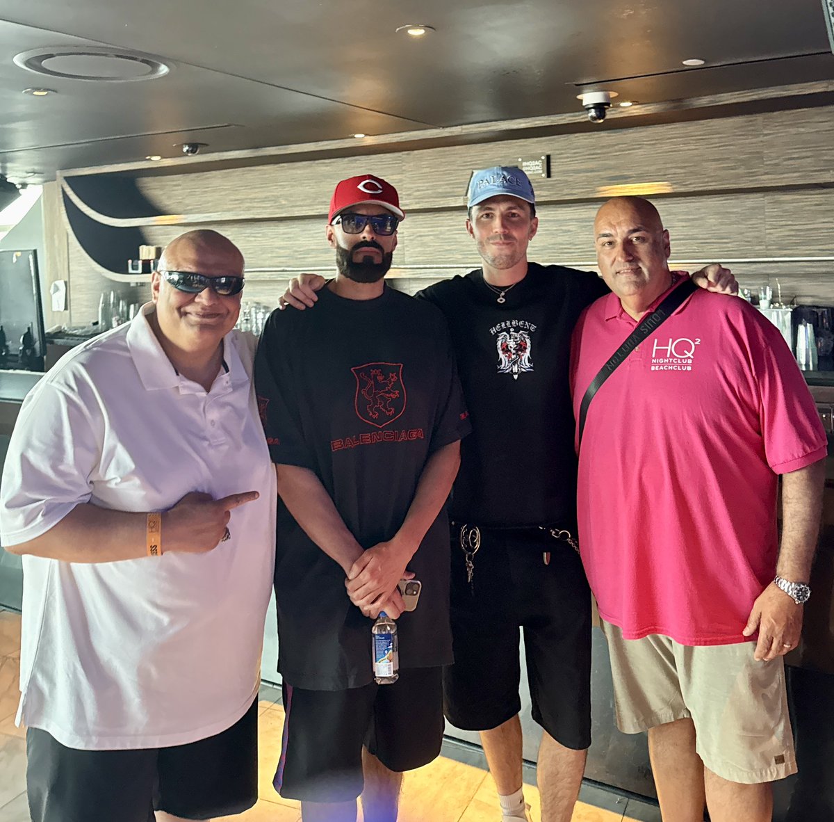 SirHarryKing's tweet image. .@clooneeuk Live @hq2ac, @theoceanac, Atlantic City, New Jersey! 🙂