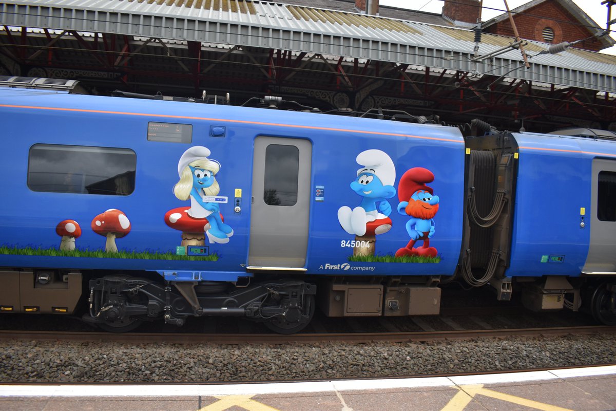 Class8xx's tweet image. Fresh new look for 803004 today @LumoTravel  @richardsalkeld @SmurfsMovie