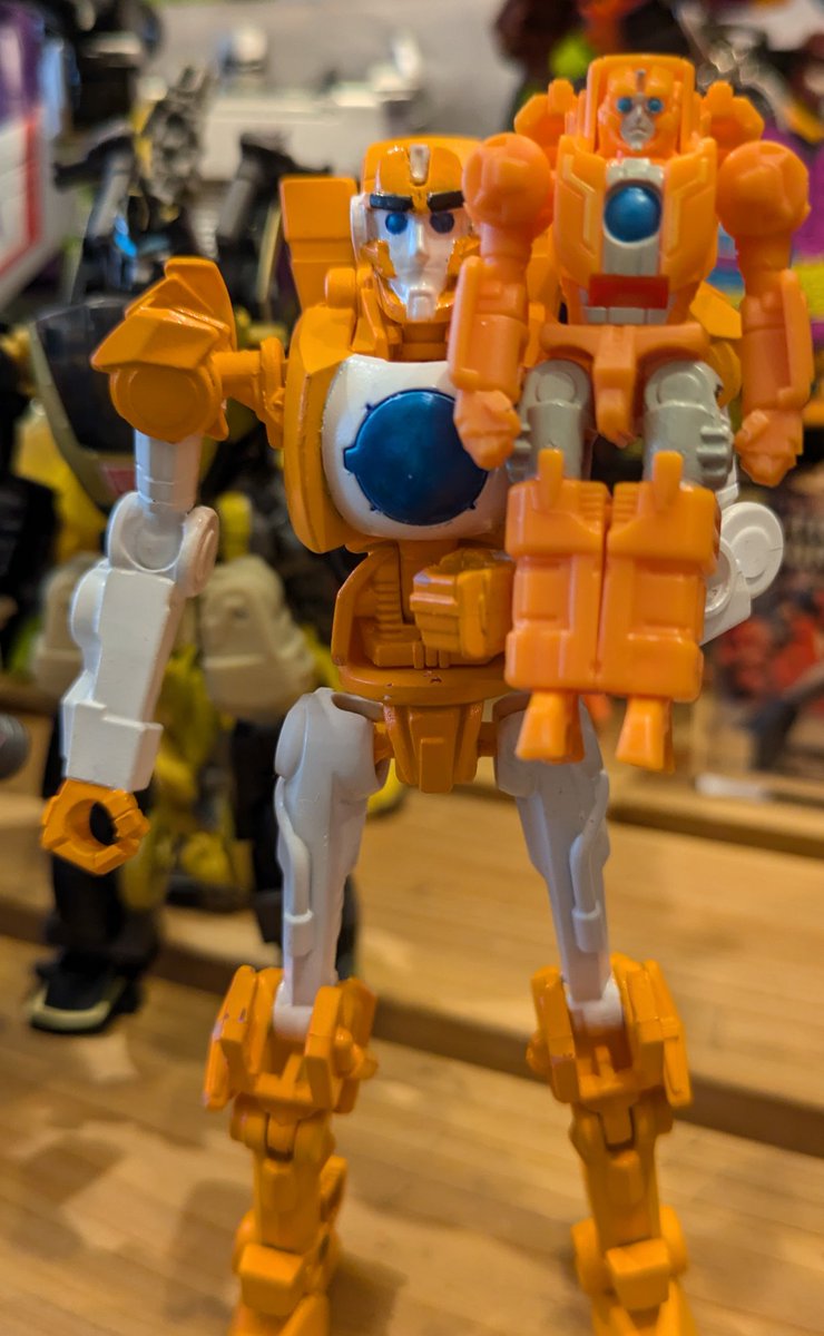 #リペフォ
#カスタムTF
答え合わせ
正解はIDWのラング先生でした
今回は色のマジックにも限界があるということがよくわかった
ほぼ全パーツの形状に手を加えたものの、あんま似なかった
40点くらいか