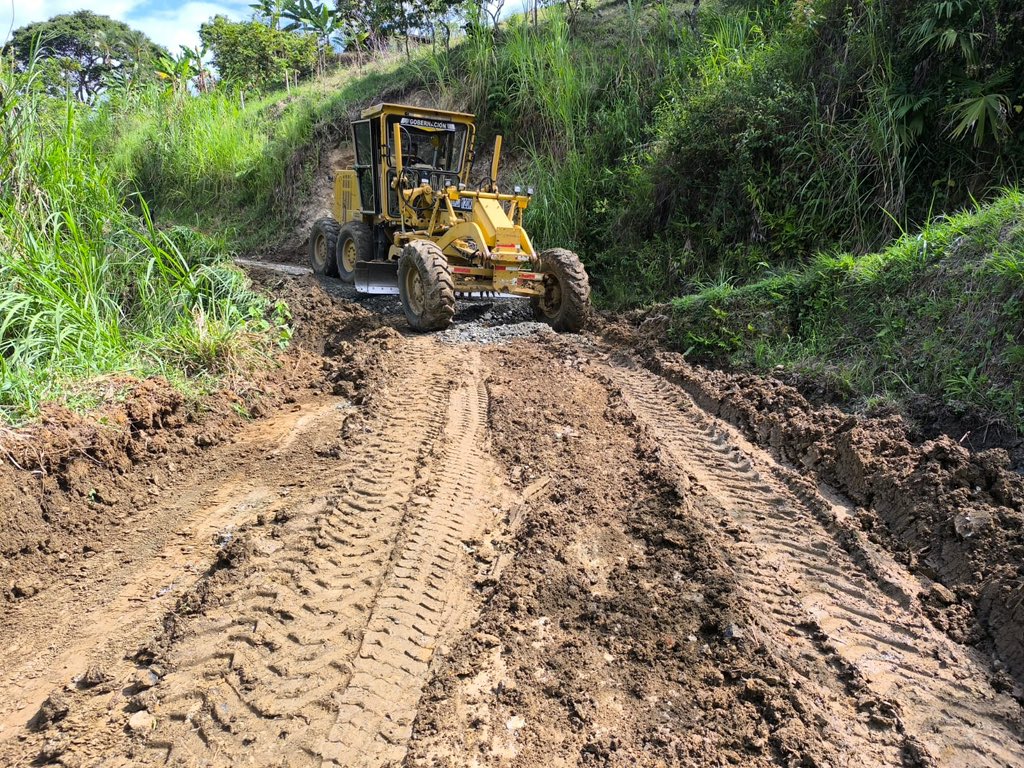 PatinoJuanD's tweet photo. Hoy nuestra maquinaria amarilla está activa por las vías del departamento:  

✅Marsella 
✅Belén
✅Apía
✅Santa Rosa 
✅Balboa 
✅Santuario

Risaralda ¡A toda máquina! https://t.co/XRklWrIdZ8
