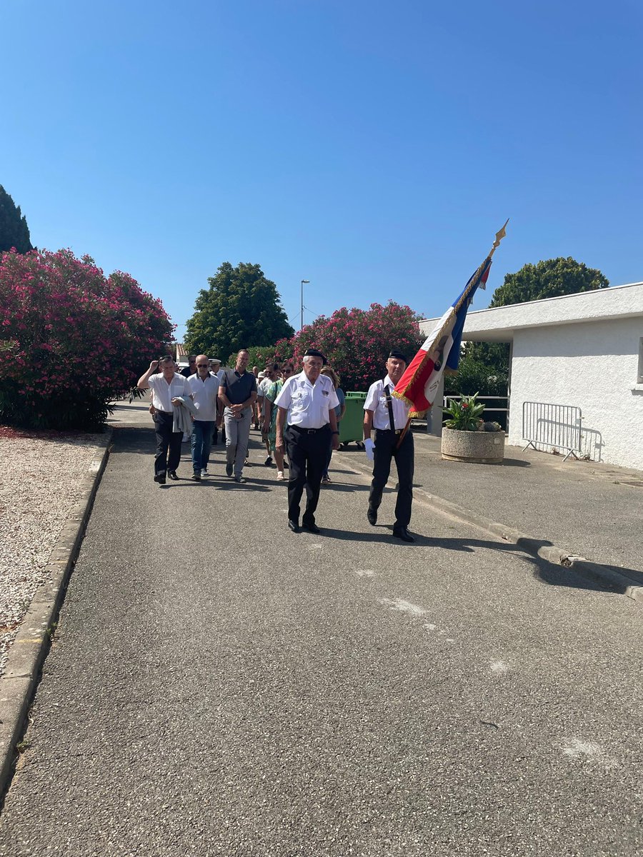 Émotion et recueillement ce 5 juillet au cimetière de Beaume Loubière.
Hommage aux victimes du massacre d’Oran, 63 ans après.
Aux côtés de Philippe Collard et touché par les mots forts de Richard Gasquez.
La mémoire ne s’éteint pas. 🇫🇷🙏