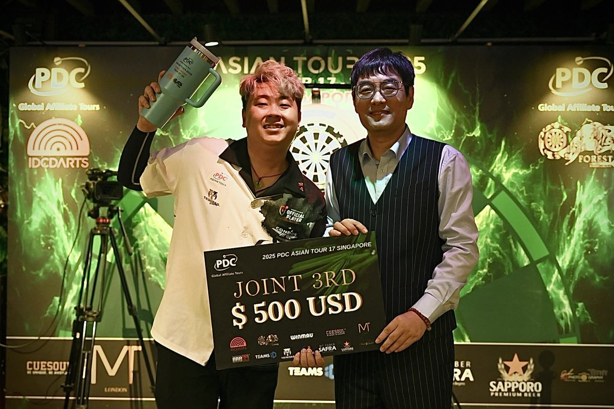 HugoLML2903's tweet photo. PDC ASIAN TOUR 17
Best 4
PDC ASIAN TOUR 18
Best 128
雖然成績未能滿意 但狀態感覺開始回來了
在新加坡打完 PDC
馬上夜晚就要上飛機前往韓國
明天我們K-DARTS FESTIVAL見!
Thank you my sponsor
#TRINIDAD_Undisputed
#CONDOR
#PHOENIXDARTS
#BOXII
#SDARTS
#miluna
#atmosphere
#HKStyleDOJO
#DORON
#90度
#ExclamationDarts
#TheRing
#TargetArena
#MiCA hair salon @kimjai9