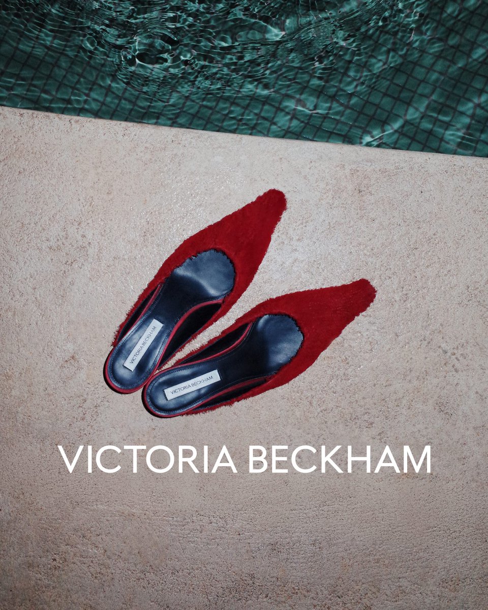 victoriabeckham's tweet image. From sunup to sundown.
Shop the Sloan Mule >> victoriabeckham.visitlink.me/SoWeEV
#VBHighSummer