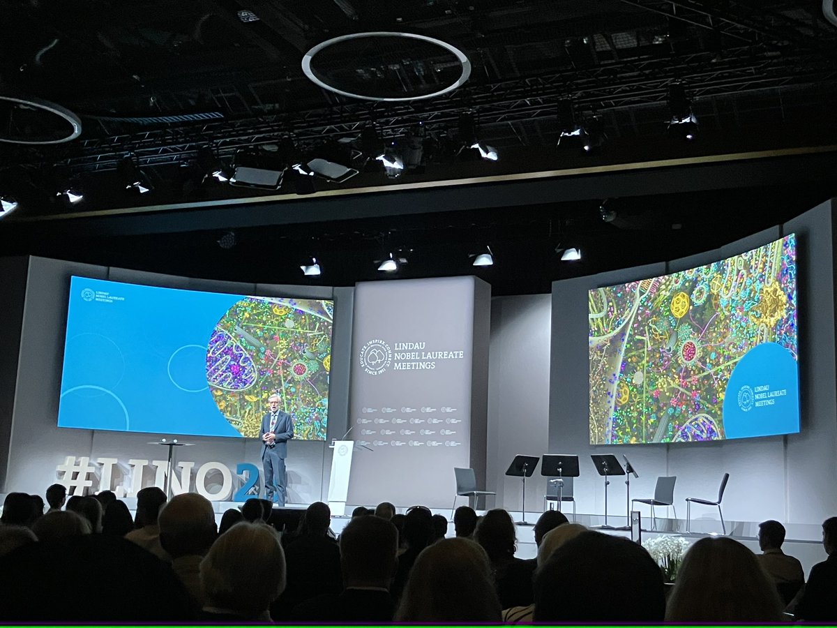 Y0shiki_2019's tweet image. 1週間のLindau Nobel Laureate Meeting #LINO25 が無事終わりました！
ノーベル賞受賞者もちろん、世界各国から集った若手研究者と昼夜問わず議論できて楽しかったです 
今回参加する機会をくださった #学振 #JSPS に大変感謝いたします。