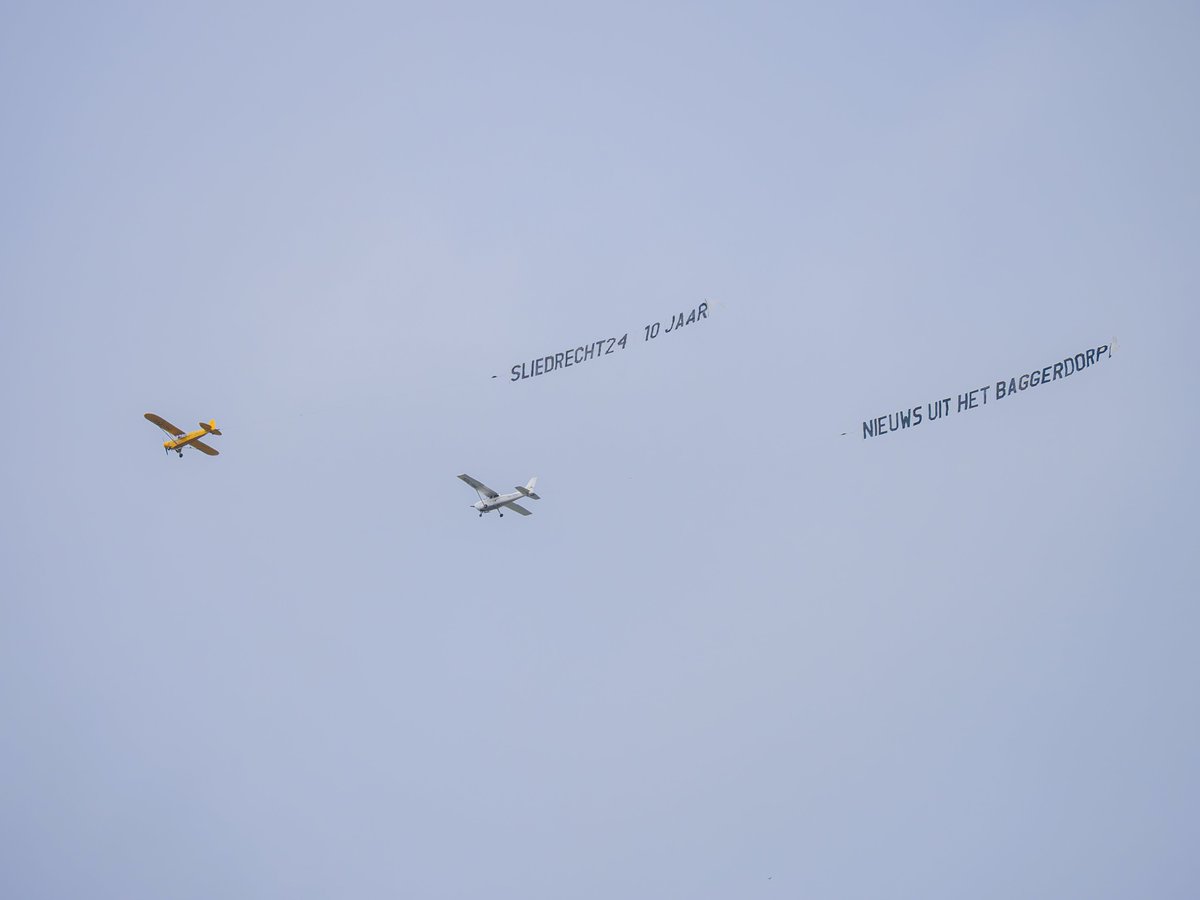 invisiblespy's tweet image. PH-ZVC &amp;amp; PH-TGV vliegen momenteel rond boven Sliedrecht ivm #Sliedrecht24 #10jaar