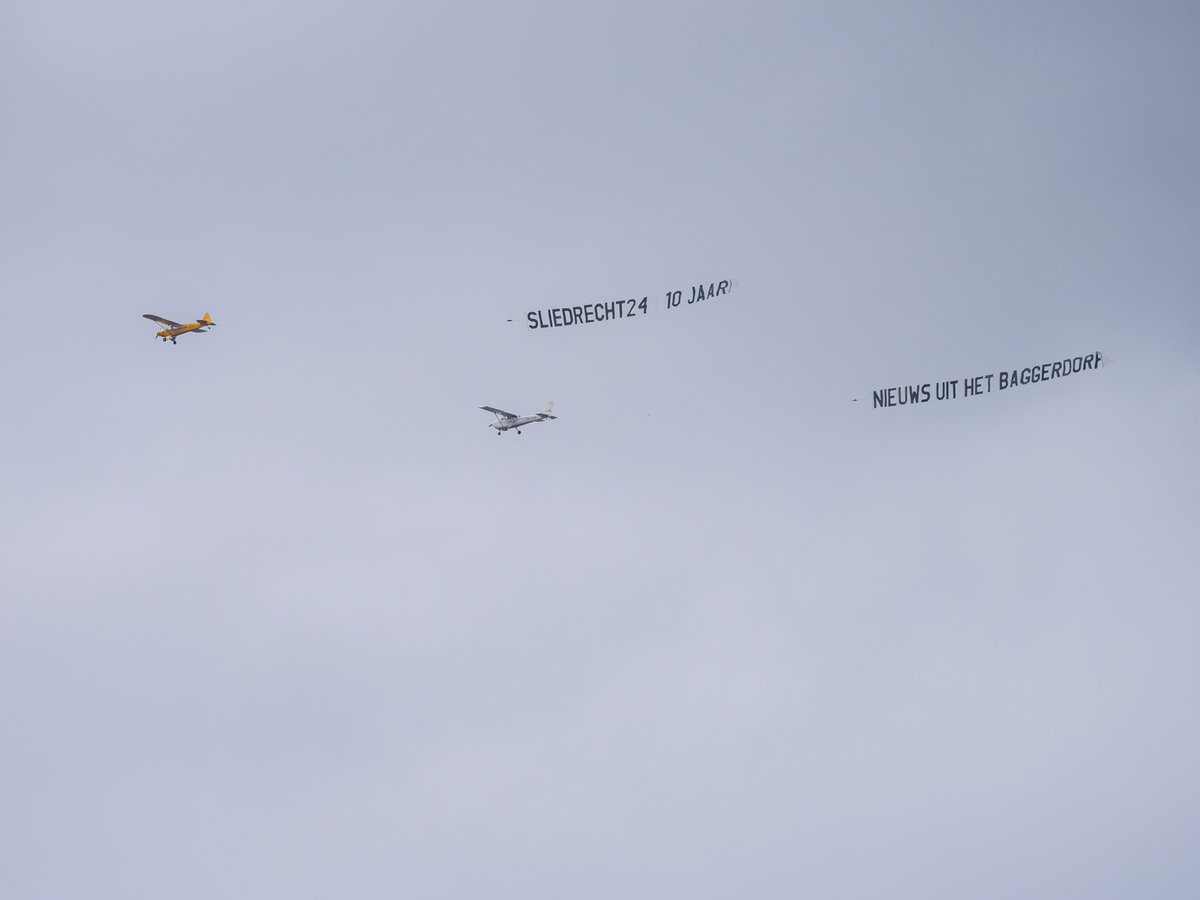 invisiblespy's tweet image. PH-ZVC &amp;amp; PH-TGV vliegen momenteel rond boven Sliedrecht ivm #Sliedrecht24 #10jaar