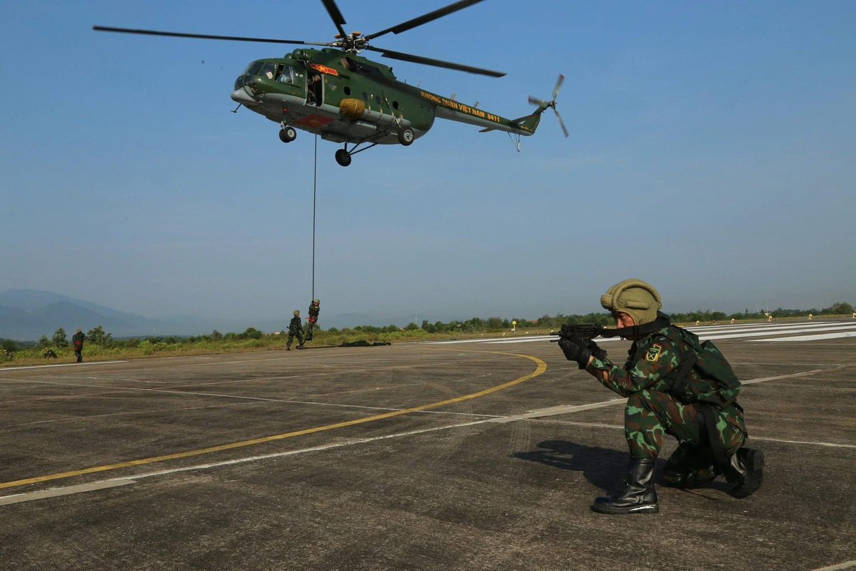 VPA_Soldier's tweet image. Another air assault photo