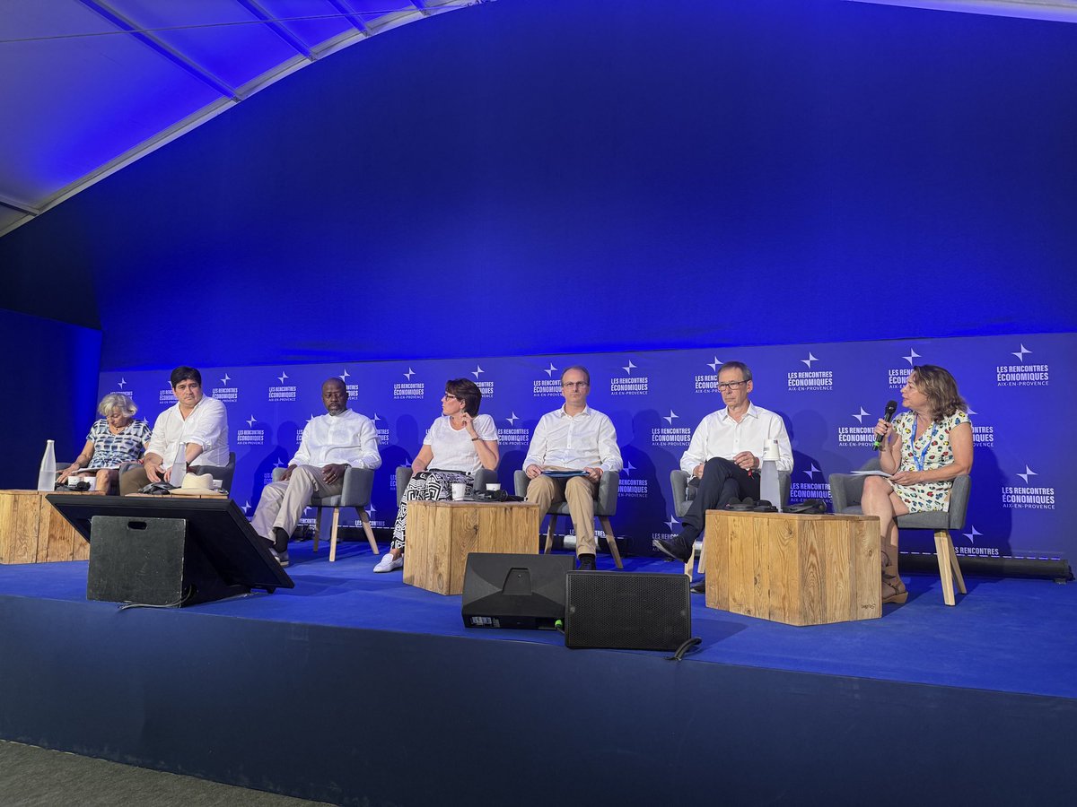 Collin Nathalie (@nathqueencole) on Twitter photo #ReAix2025 | Philippe Bajou Directeur Général Délégué du <a href="/GroupeLaPoste/">La Poste Groupe</a> à la Table ronde Protéger les biens communs / Comment La Poste décarbone ses livraisons et contribue à protéger les biens communs et à
« La ville bleue » celle du lien et des biens communs sociaux. #ReAix2025 | Philippe Bajou Directeur Général Délégué du <a href="/GroupeLaPoste/">La Poste Groupe</a> à la Table ronde Protéger les biens communs / Comment La Poste décarbone ses livraisons et contribue à protéger les biens communs et à
« La ville bleue » celle du lien et des biens communs sociaux.