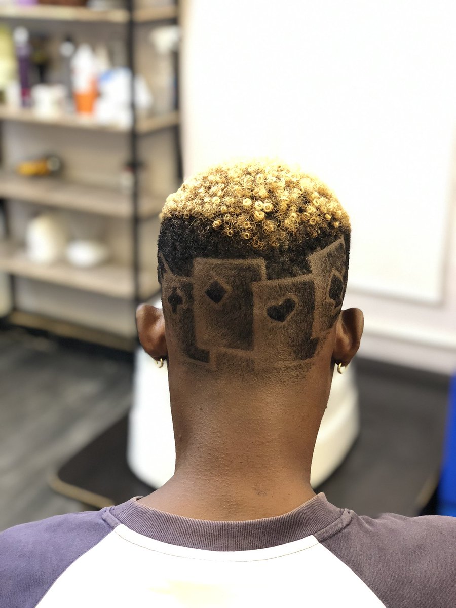 Adabara99's tweet photo. Wild card haircut alert! 🃏 When creativity meets cards, magic happens #HairDesign #JokerVibe
🅱️🅾️🅱️💯💇🏽♂️💈
@Ikwiseprodigy https://t.co/mMfF4a1y6u