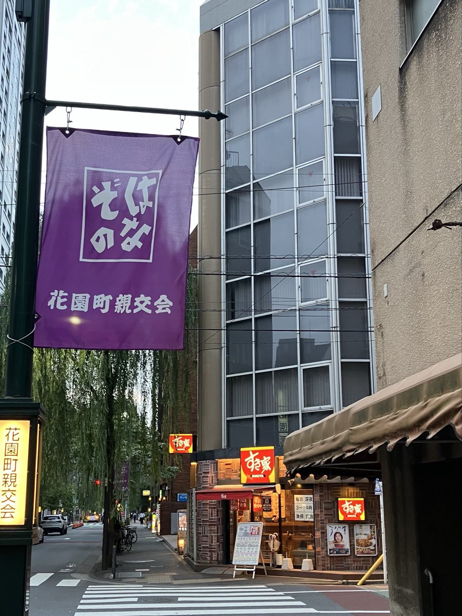 3939saku39's tweet photo. 今夜は新宿。
「紅い猫と踊る月」が開催されるので、新宿御苑前のGYOEN ROSSOさんへ行ってきました!
昨年7月以来、1年ぶりに拝見。素晴らしい出演者の方々によるポール、バーレスク&ベリーダンスショー!最高に楽しかったです♪
#紅い猫と踊る月 #バーレスク #ベリーダンス #ポールダンス #GyoenRosso https://t.co/siXk70XxqA