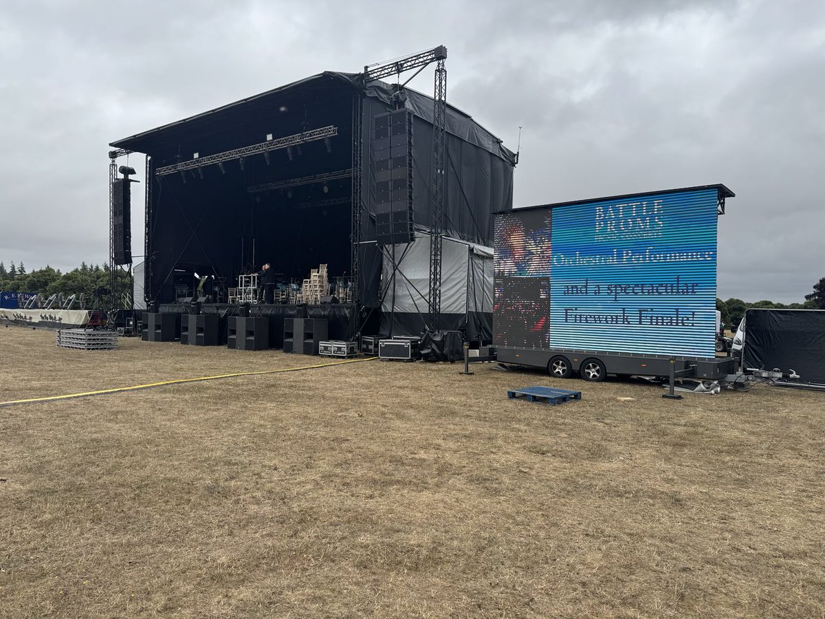 Setting up for ⁦<a href="/BattleProms/">Battle Proms</a>⁩ ⁦<a href="/BlenheimPalace/">Blenheim Palace</a>⁩ for tonight’s concert Still time to buy a ticket So come on down!