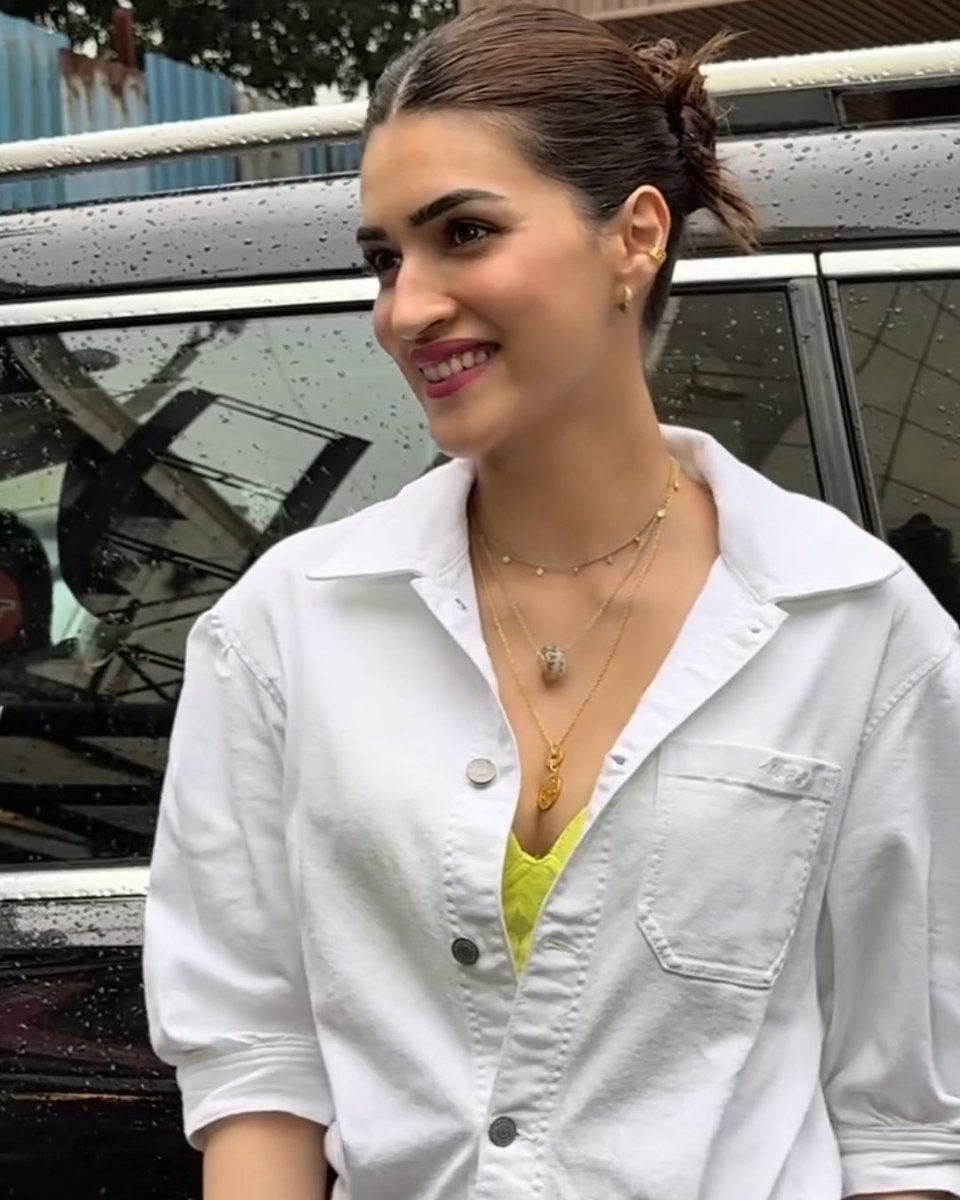 another look of the day!🤍
#KritiSanon