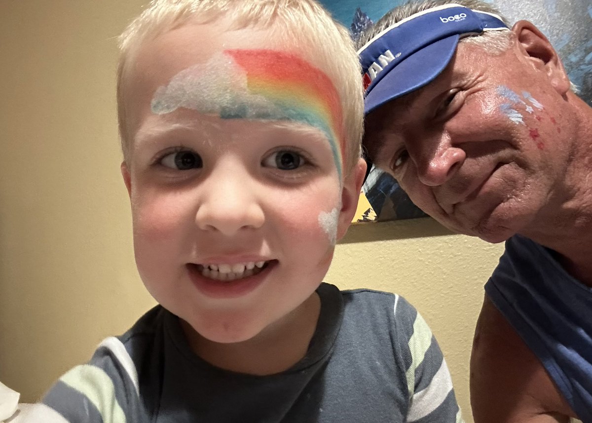 I don’t think it’s that unusual to see an investigative reporter in the face painting line ☺️