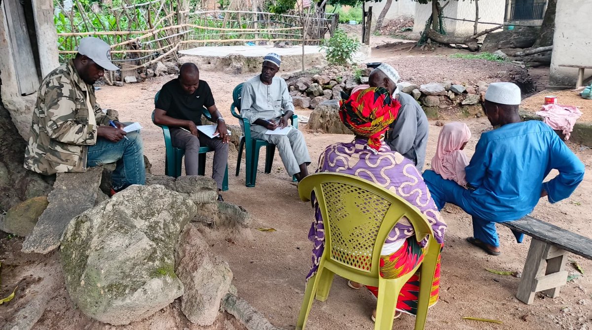 M2Conde's tweet photo. Enquête auprès des communautés riveraines du futur parc national Penselli-Soyah-Sabouyah (région de Mamou et Kindia) sur l'impact de la communication de proximité menée par le projet #NaturaGuinee. Une étape clé enrichissante de mon travail de recherche. #C4D #environnement https://t.co/L9jodHkbXF