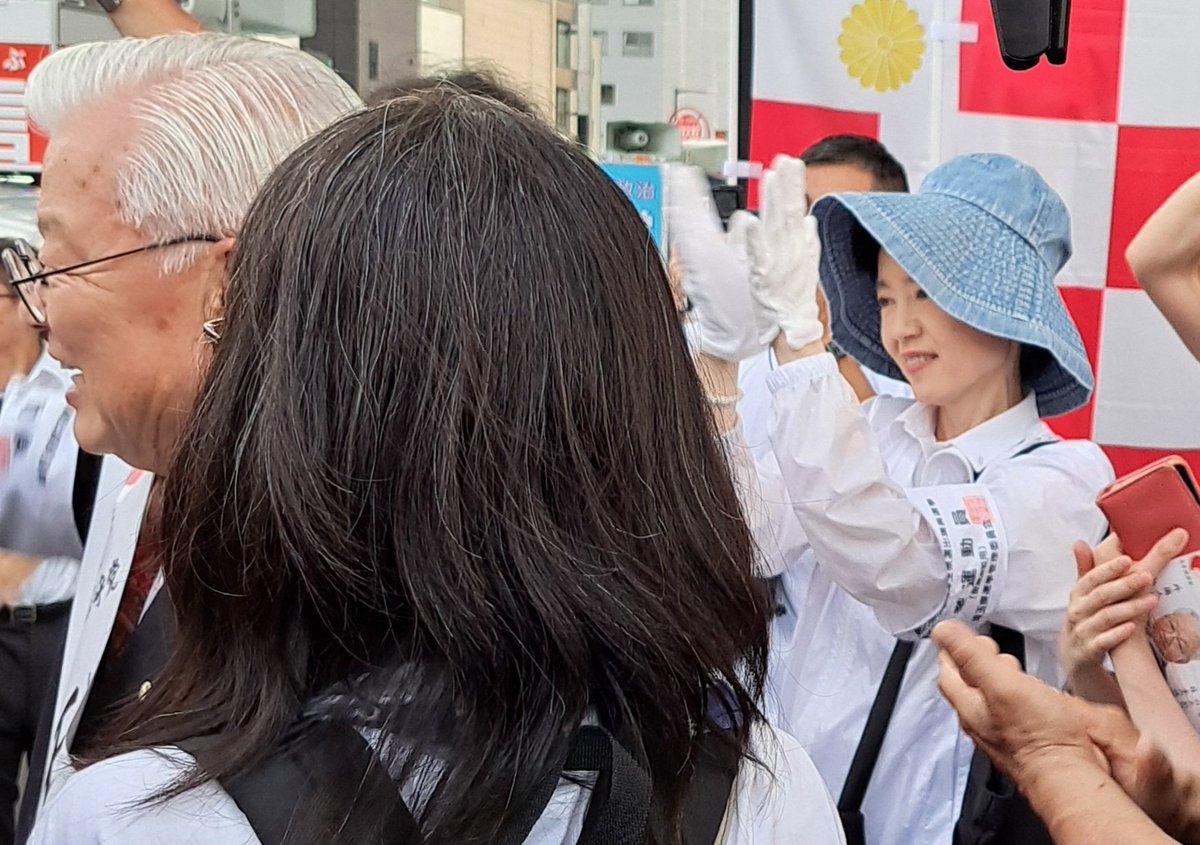 今日は #川口蕨ノーヘイトスタンディング に行ったつもりだったのが、 石濱爺一味がちょうど蕨と西川口で選挙演説すると聞いたので、スタンディング兼周知をしたが…弁者全員が凄まじい陰謀論とヘイトだらけの修羅場だった…時代遅れになったヘイター仲間も大集合…これは蕨の様子…。