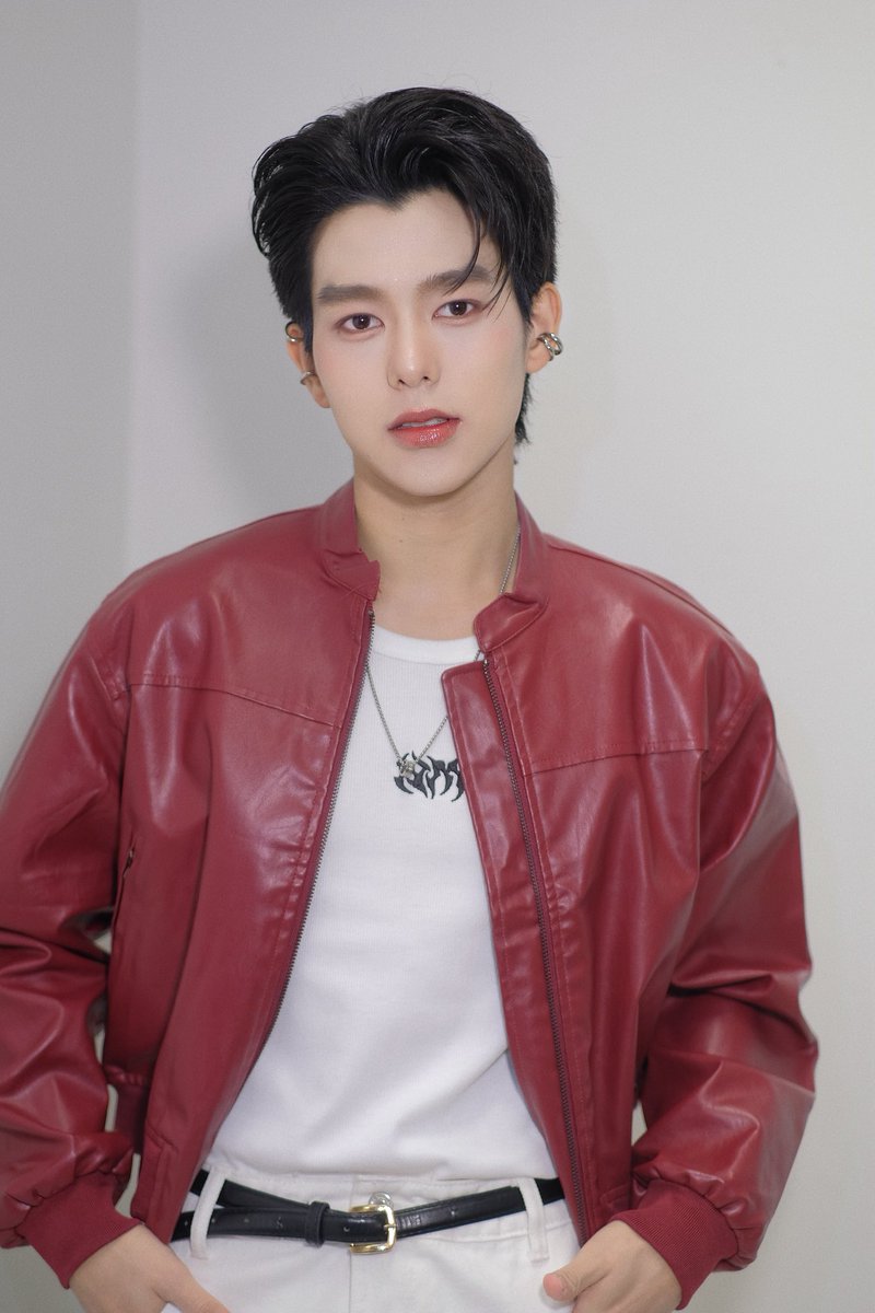 aunsam_makeup's tweet photo. ที่เธอเห็นแค่ฝุ่นมันเข้าตา 👀@krmjtc 

KRIT AT NAKHON SAWAN

Mua &amp; hair @aunsam_makeup 

#JapanSignaturexKRIT
#krmjtc https://t.co/FWQPkldHP3