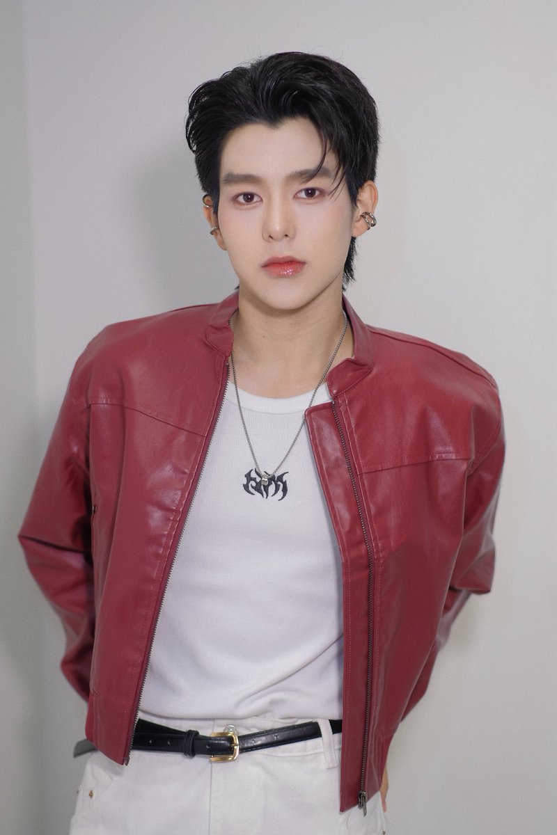 aunsam_makeup's tweet photo. ที่เธอเห็นแค่ฝุ่นมันเข้าตา 👀@krmjtc 

KRIT AT NAKHON SAWAN

Mua &amp; hair @aunsam_makeup 

#JapanSignaturexKRIT
#krmjtc https://t.co/FWQPkldHP3