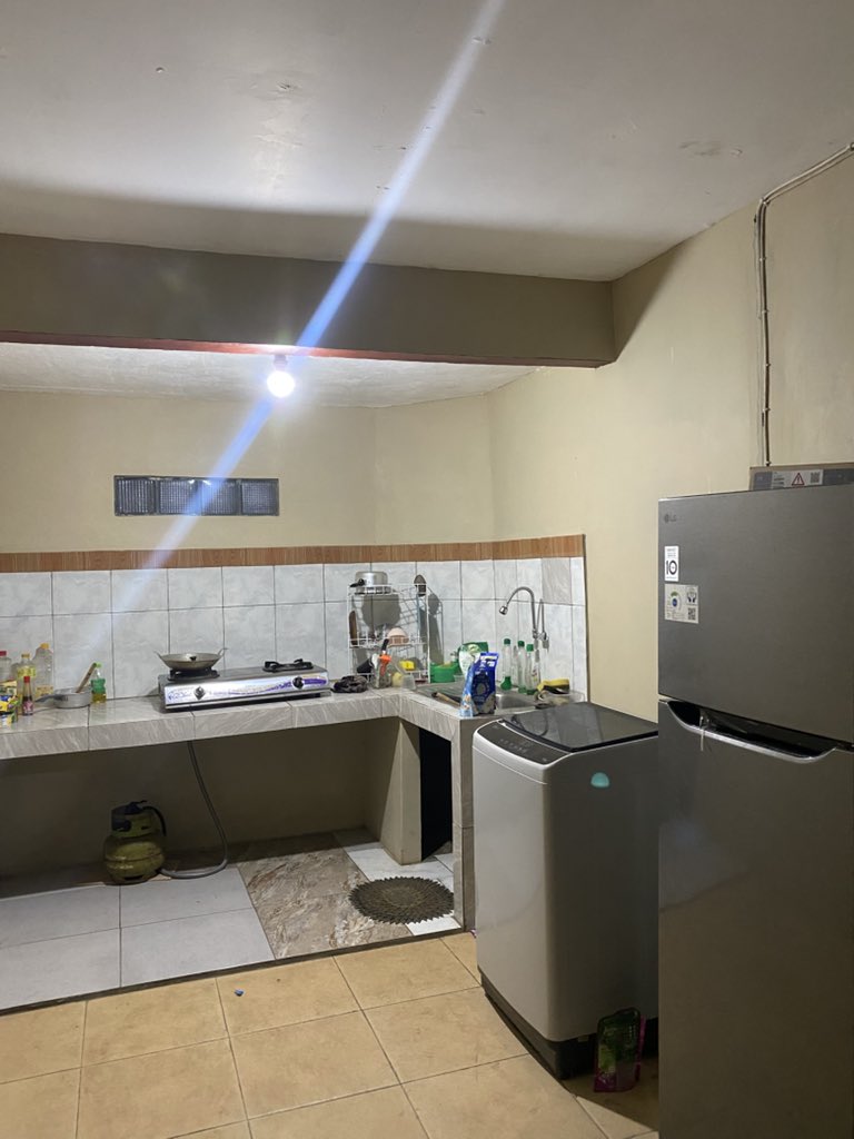 regupiket's tweet photo. MASIH READY 2 KAMAR KOS PUTRI UNNES 

Fasilitas : 
-Kamar mandi dalam
-Dapur bersama (Free)
-Kulkas &amp; Mesin cuci bersama (free)
-Parkiran luas
-Wifi
-Lokasi dekat dengan UNNES

WA : 082324220267

#unnes 
#infokos 
#zonauang https://t.co/o6bQrudY0A
