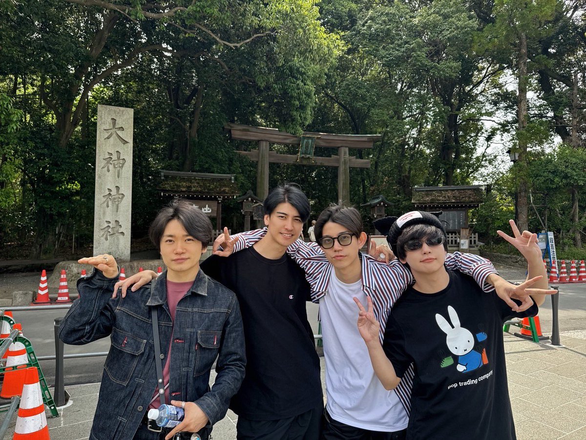 Torippiyo2's tweet image. 奈良県にある日本最古の神社
大神神社⛩️へ
大好きな場所。
まさか
このメンバーで来るとは思わなかった。
奈良旅
おもろいので是非
全パート見てみてくださいな🤗
youtu.be/0Qq7O-9WXCU
#youtube #ぼくたちのあそびば #奈良 #神社巡り