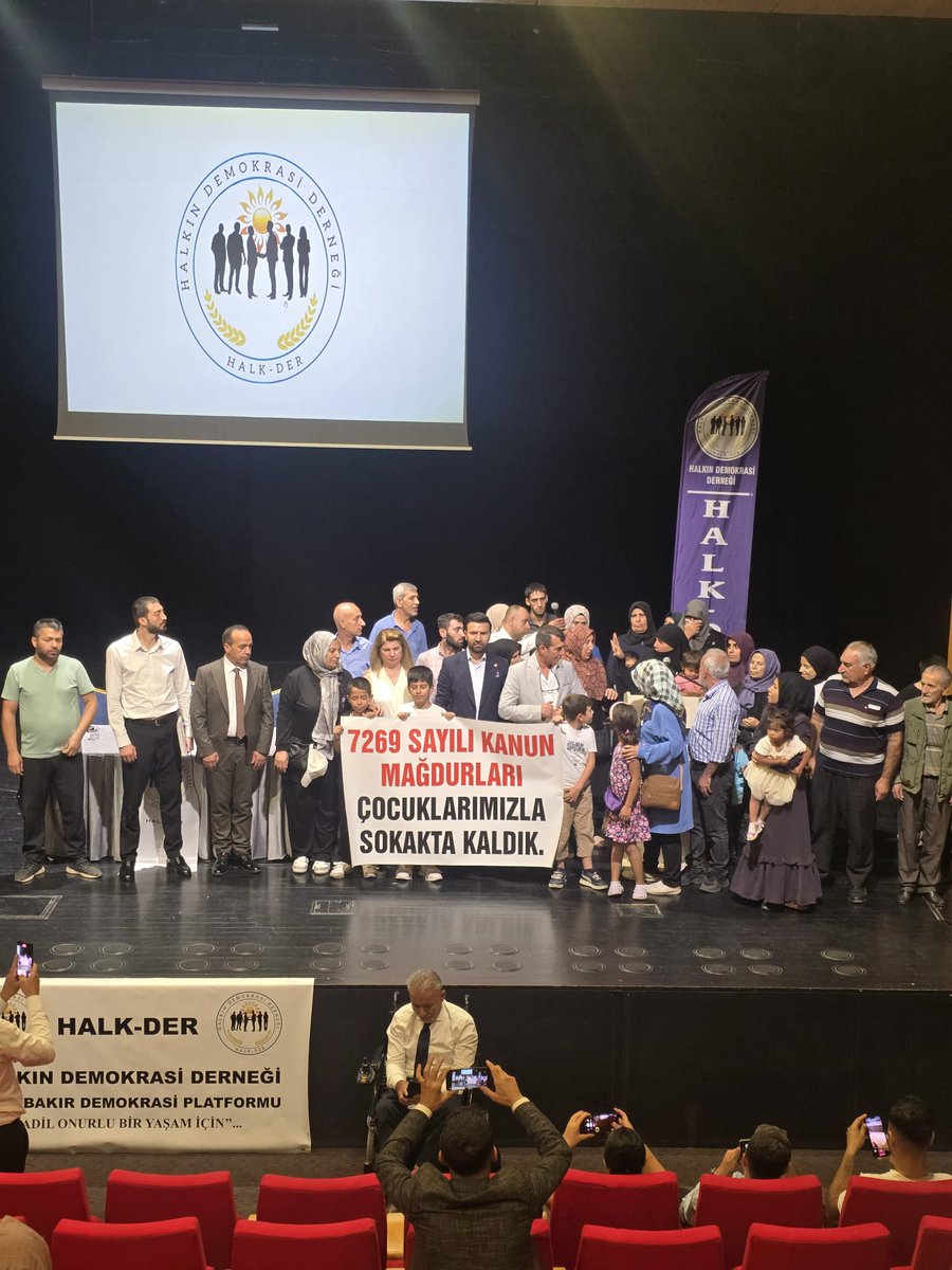 HALK-DER halkın demokrasi derneği nin duzenlemis olduğu panele sivil toplum örgütleri ve vatandaşlarda katildi
#AMED
#Diyarbakır
#BLACKPINK_DEADLINE 
#SB19ShinesPureGold 
#LISA