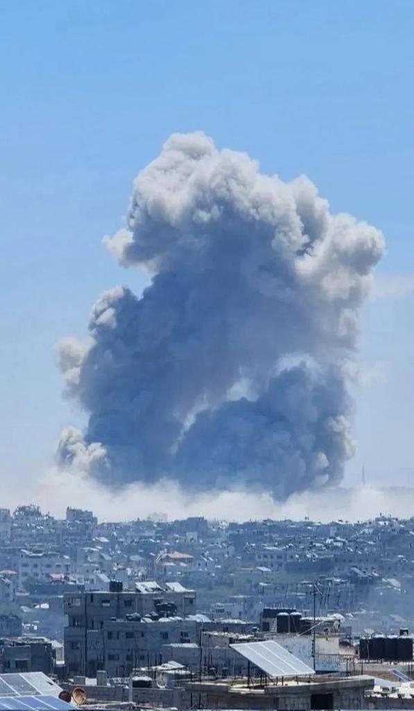 firas_inGaza's tweet image. ๐Now tons of bombs and explosives are falling all over the city. Killing, starvation, and destruction. Save Gaza from this criminal occupation.๐ฅ
#GazaGenocide ๐ต๐ธ