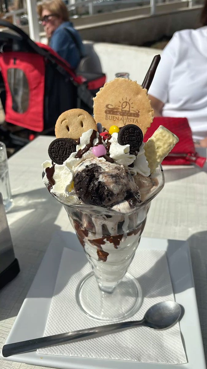 itsmelissafk's tweet photo. unica cosa che mangerei d’estate https://t.co/qStJADvWFO