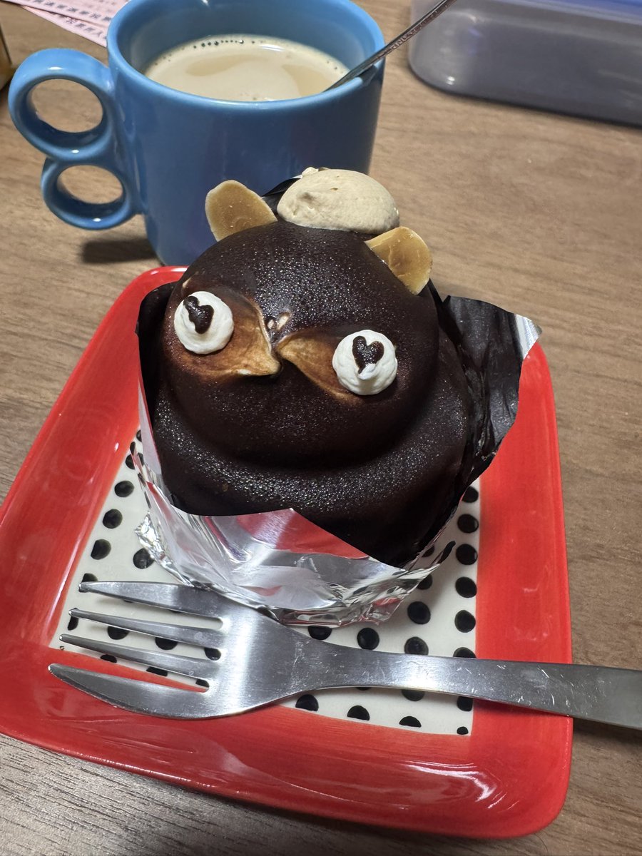 TEBICHI10's tweet photo. たぬきケーキ捕獲！ https://t.co/oBd6Xv8edU