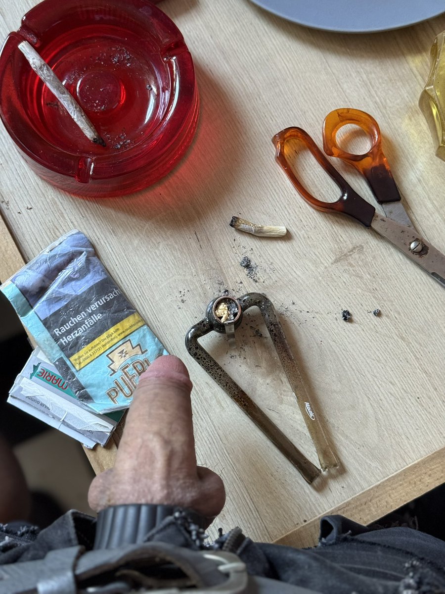 BARE_POZZING tweet media