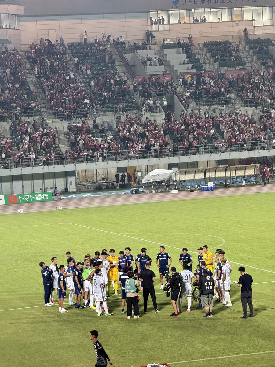 ponta_fb's tweet photo. 草太ありがとーーーーー最高だよーーーーーーーー紫の男だよーーーーーー😭🏹💜
ボスと松尾コーチが2人でご挨拶に来てくれました、を添えて🤣
#sanfrecce
#広島サポ岡山遠征 https://t.co/vDgBXuV3QV