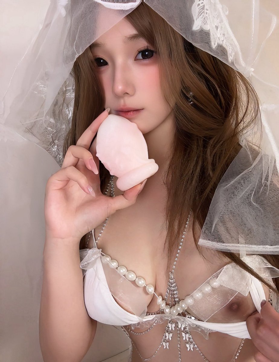 ᜊ为你祝祷 ᜊ⁠
蜡烛味道淡淡香味特别好闻
温度略烫蜡印也很方便清理～
低温蜡来自<a href="/TrystLuv_Toy/">TRYST&LUV</a> 
#le #女同 #低温蜡烛 #wlw