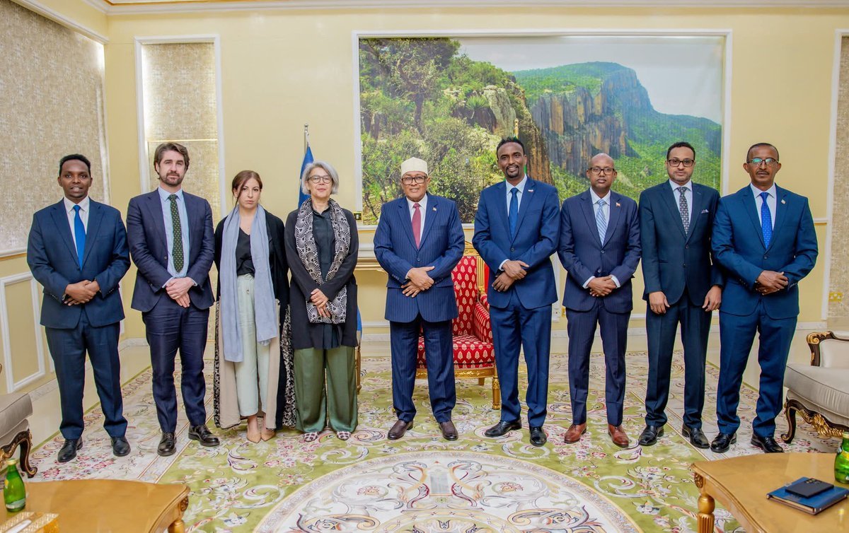 Presidencysl_'s tweet image. President Abdirahman Irro Receives EU Special Representative for the Horn of Africa and the Red Sea
Hargeisa, 5 July 2025 – His Excellency President Abdirahman Mohamed Abdillahi (Irro), President of the Republic of Somaliland, today welcomed to the Presidential Palace a…