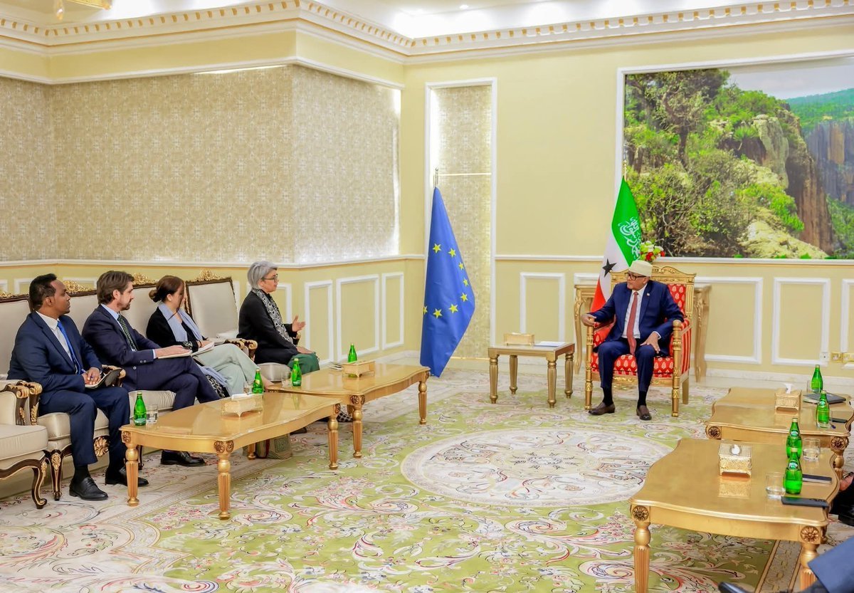Presidencysl_'s tweet image. President Abdirahman Irro Receives EU Special Representative for the Horn of Africa and the Red Sea
Hargeisa, 5 July 2025 – His Excellency President Abdirahman Mohamed Abdillahi (Irro), President of the Republic of Somaliland, today welcomed to the Presidential Palace a…