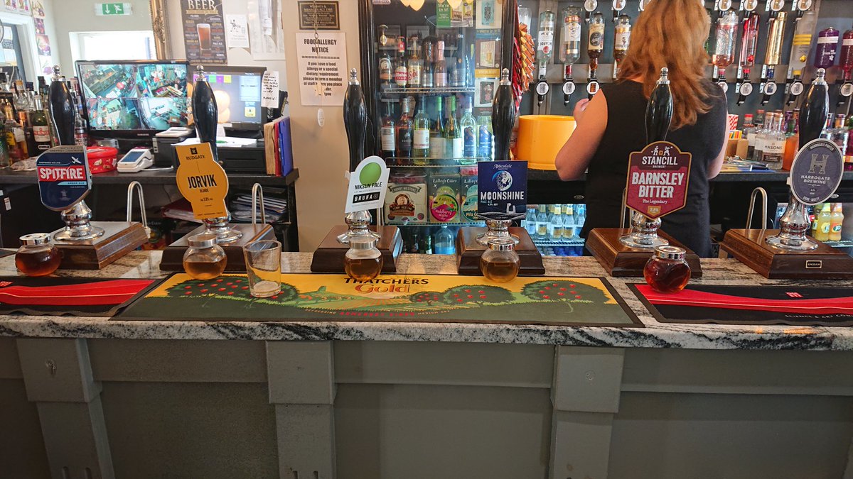 norfolknog1's tweet photo. Excellent selection in @BaldricsC this afternoon - #Spitfire, #Stancil @AbbeydaleBeers @rudgatebrewery #Bruha @HarrogateBrewCo cracking floral display from Inga too!! 👍 @HullCAMRA https://t.co/9MADXA0Byh