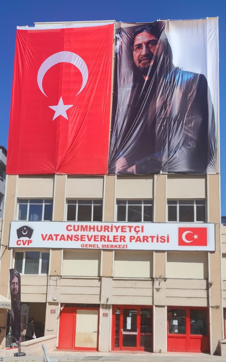 Cumhuriyeti Yaşatın...