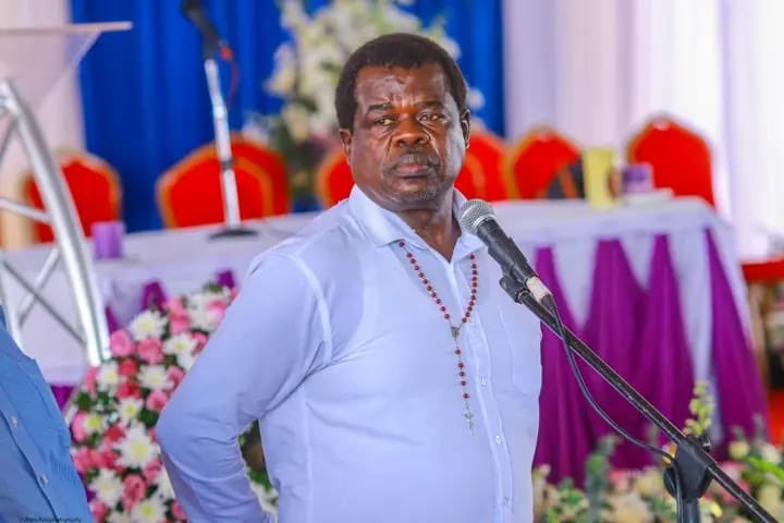 Mdosi <a href="/OkiyaOmtatah/">Okiya Omtatah Okoiti</a>, focus on getting power. Stop playing gentleman. Go for it bare knuckles. Kenyans will back you. Once in power, form a commission of inquiry into extrajudicial killings, then jail everyone involved, including Ruto. #GetItDone