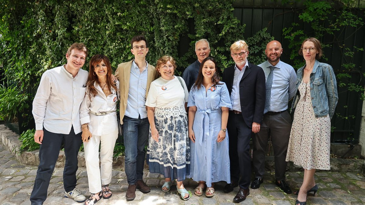 JulesPasquier18's tweet image. La belle famille du @MoDem réunie en Conseil national autour de notre Président François @bayrou.
De riches débats qui font du bien !