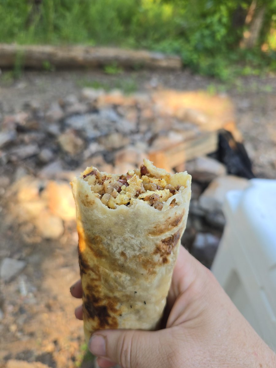BrandonDubisky's tweet photo. Breakfast burritos on the fire? Yes, please! #PrimitiveCamping https://t.co/heYBkuZei5