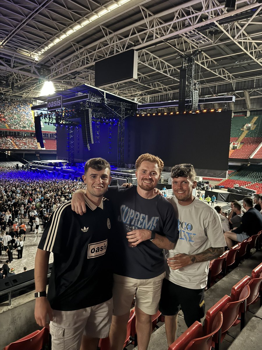 SamMitchard's tweet image. Oasis in Cardiff, absolute surreal night🤩

Dream come true🙌🏼