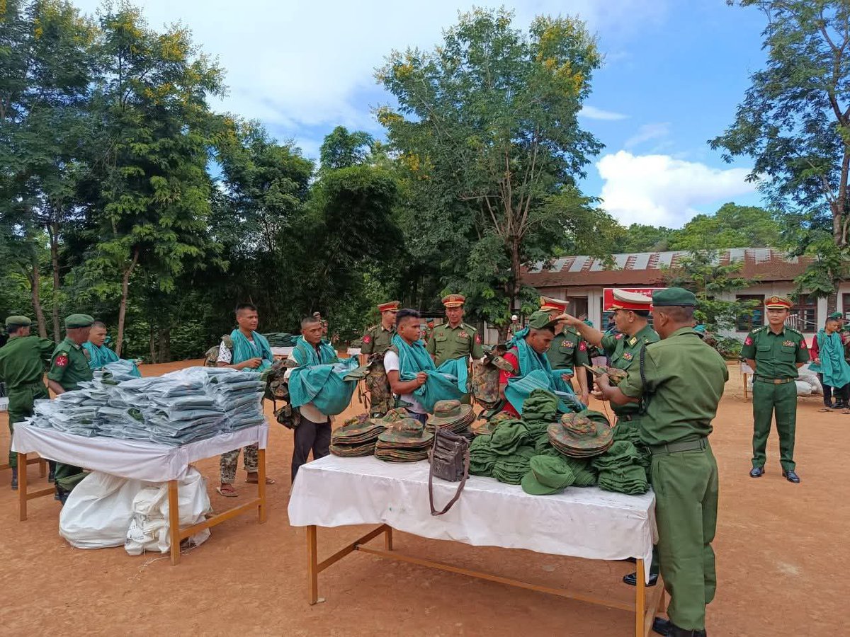 zawmoethant71's tweet photo. The military council is building technology-based National Service Information Management System (#NSIMS), said General #MaungMaungAye,chief of military council's Central Committee for Civil Service Conscription. 

https://t.co/xHuQnaf34O
#2025Jul05Coup
#WhatsHappeningInMyanmar https://t.co/w5regLdhZN