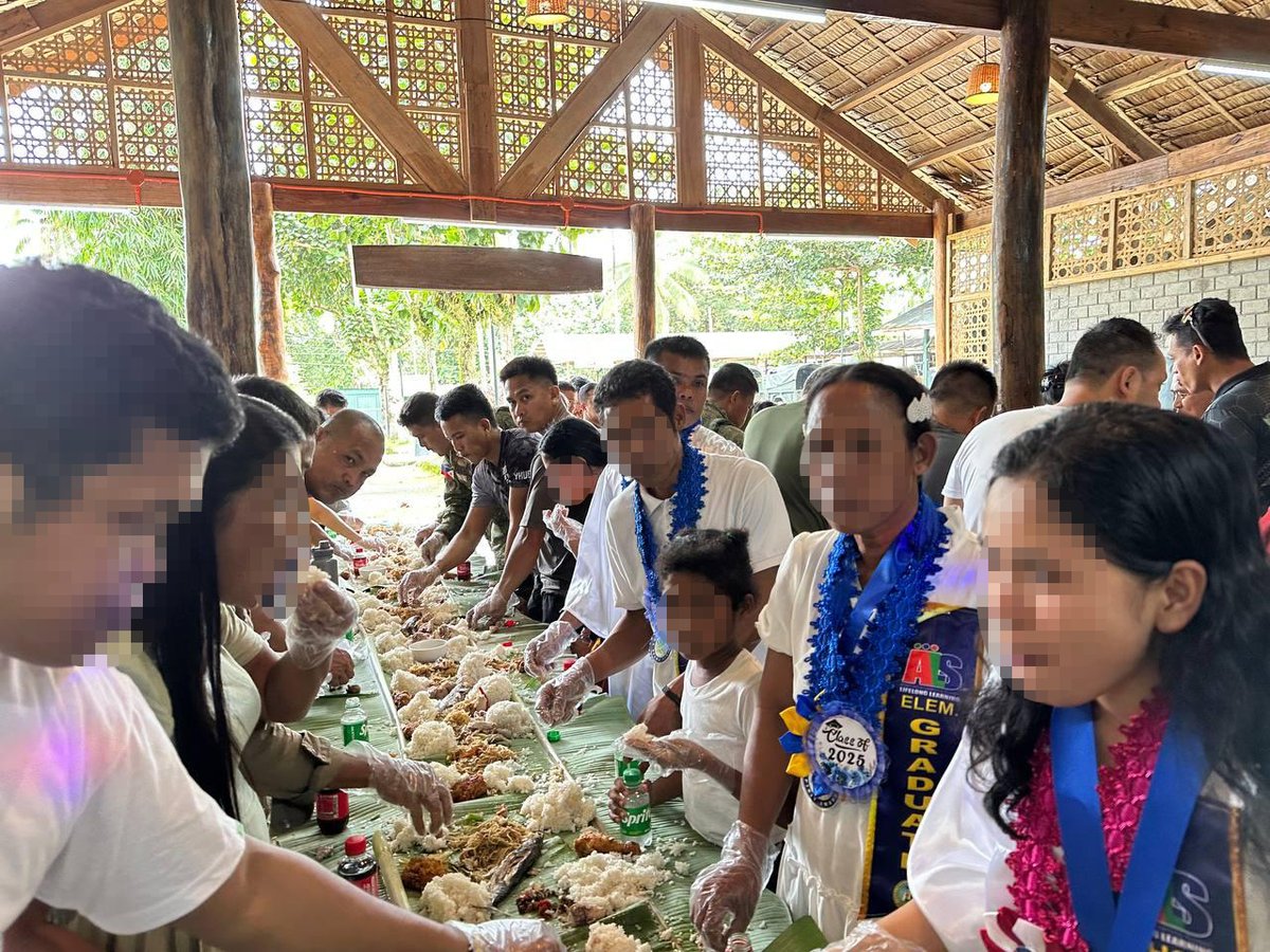 MatatagTwenty9's tweet photo. 7 Friends Rescued Graduated from Alternative Learning System

7 Friends Rescued (FRs) successfully completed their Basic Education through the Department of Education's Alternative Learning System (ALS) during the 12th ALS Graduation and Completion Ceremony held on July 4, 2025 https://t.co/r4minsgXgM