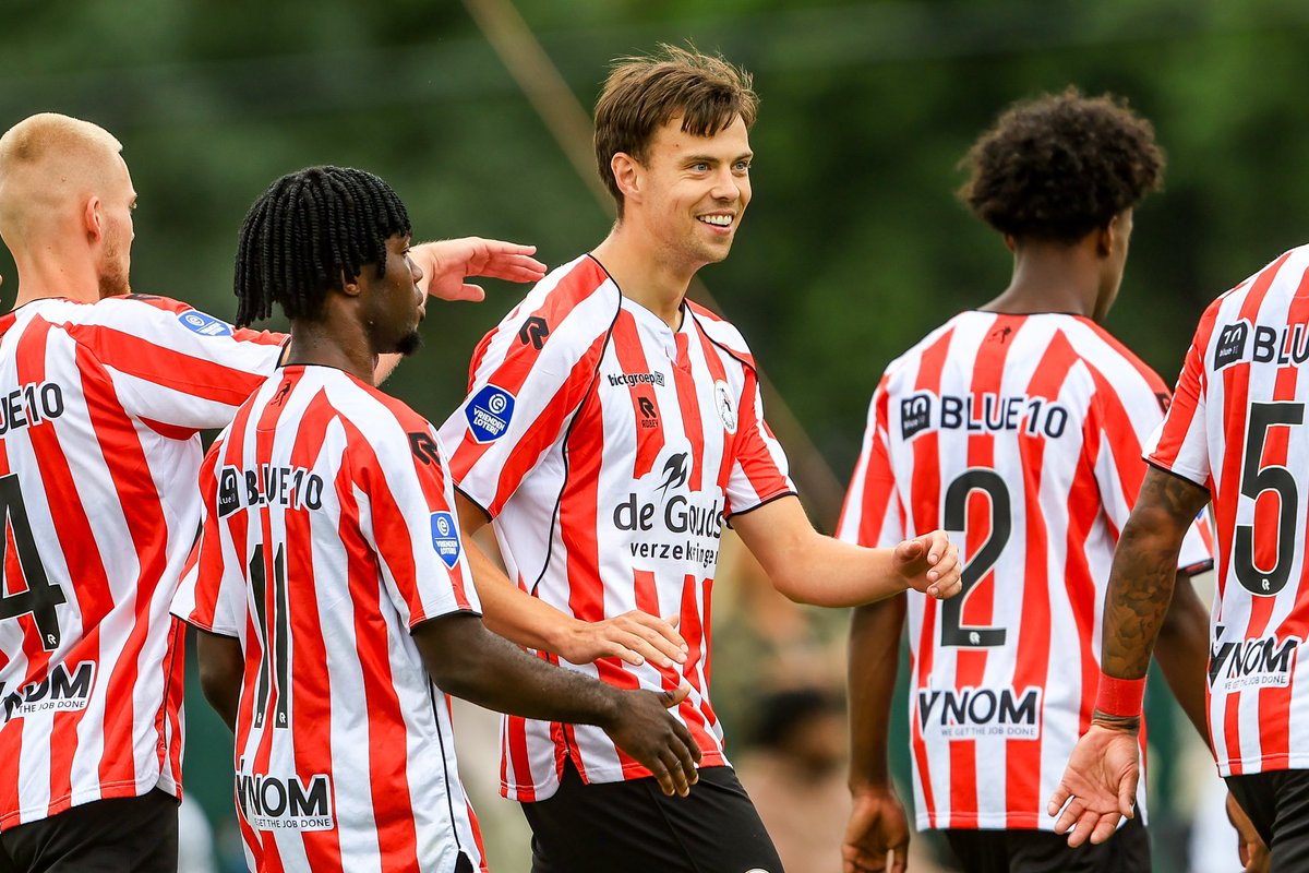 SpartaRotterdam's tweet photo. Rust. Na een uur spelen leidt Sparta met 1-0 door een goal van Nökkvi Thórisson.
#SPADOR 1-0 https://t.co/HlQNcijECV
