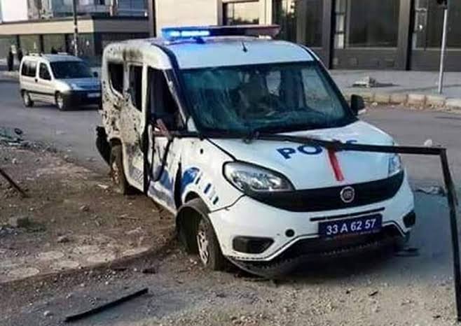 Polis ile ilgili yanlış bilinenler;

👮‍♂️ Polis gittiği ek görevlerden ek ücret almaz

👮‍♂️ Polis kendi şehrinde büyük şehir olmadığı takdirde çalışamaz 

👮‍♂️ Polis şüpheliyi serbest bırakamaz
 
👮‍♂️ Polis kafasına göre göz altı yapamaz 

👮‍♂️ Ekip personelinin yemek arası yoktur