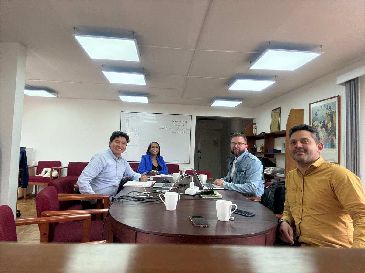 ¡Así, en equipo, vamos construyendo un mejor futuro para los repartidores! 💪🚴‍♂️
Defendemos nuestros derechos con propuestas y organización.
#Repartidores #TrabajoDigno <a href="/UnidappC79395/">UNIDAPP Colombia</a>