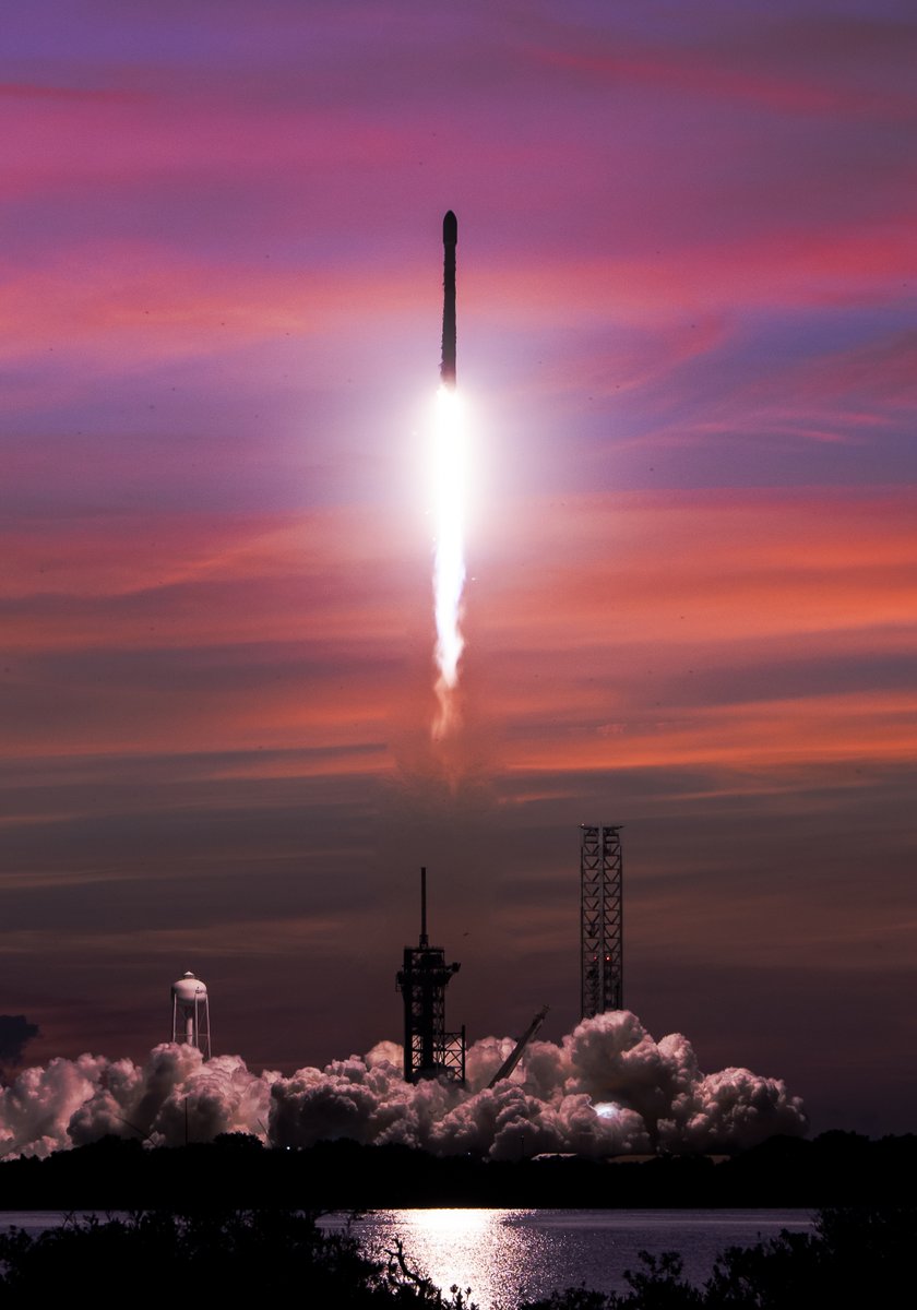 DimaZeniuk's tweet image. SpaceX builds the most beautiful rockets