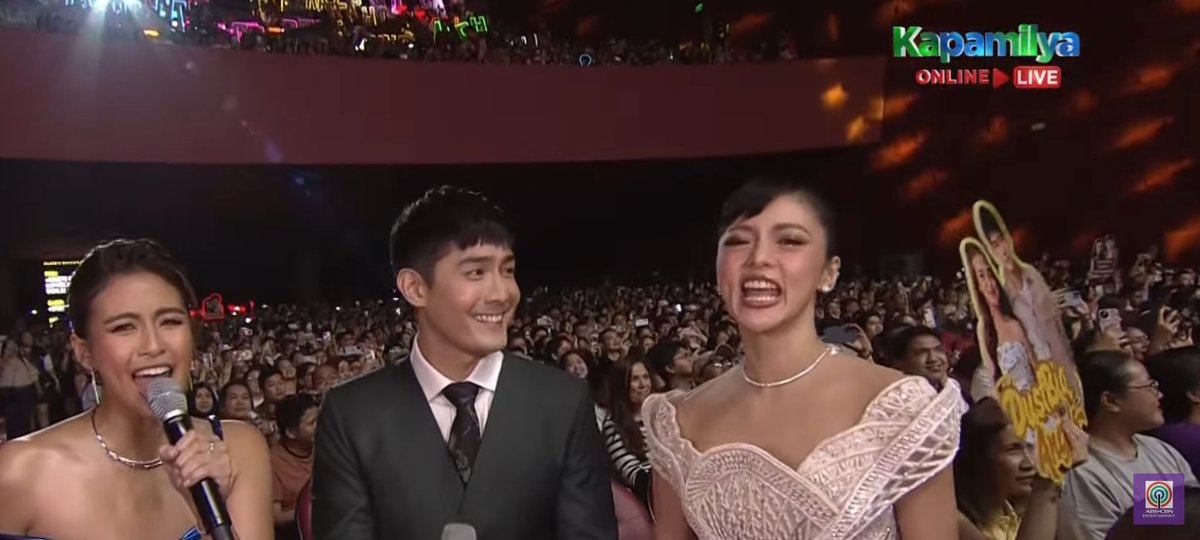 Audrey Hepburn ang atake ng ating Queen Chiu . Kala ko masisilayan na yung short hair nya, Exclusive lang cguro for ALIBI HAHAHAHAH 

"KIMCHIU AT DBIGNIGHT"

#PBBCollabTheBigNight