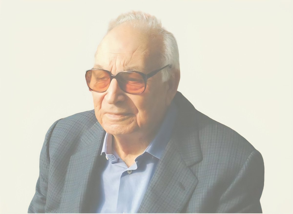 🍀
Denizde balık bitmez sandılar 
Denizde balık da biter, su da biter. 
Bakmazsan, su gibi harcarsan,
Toprak da biter, hava da biter. 
Dünyada sersebil harcarsan, 
Bitmeyecek şey yok. 
Dünyada herşey biter. 
AKIL BİTİNCE DÜNYADA HERŞEY BİTER. 
#YaşarKemal   ⚘️