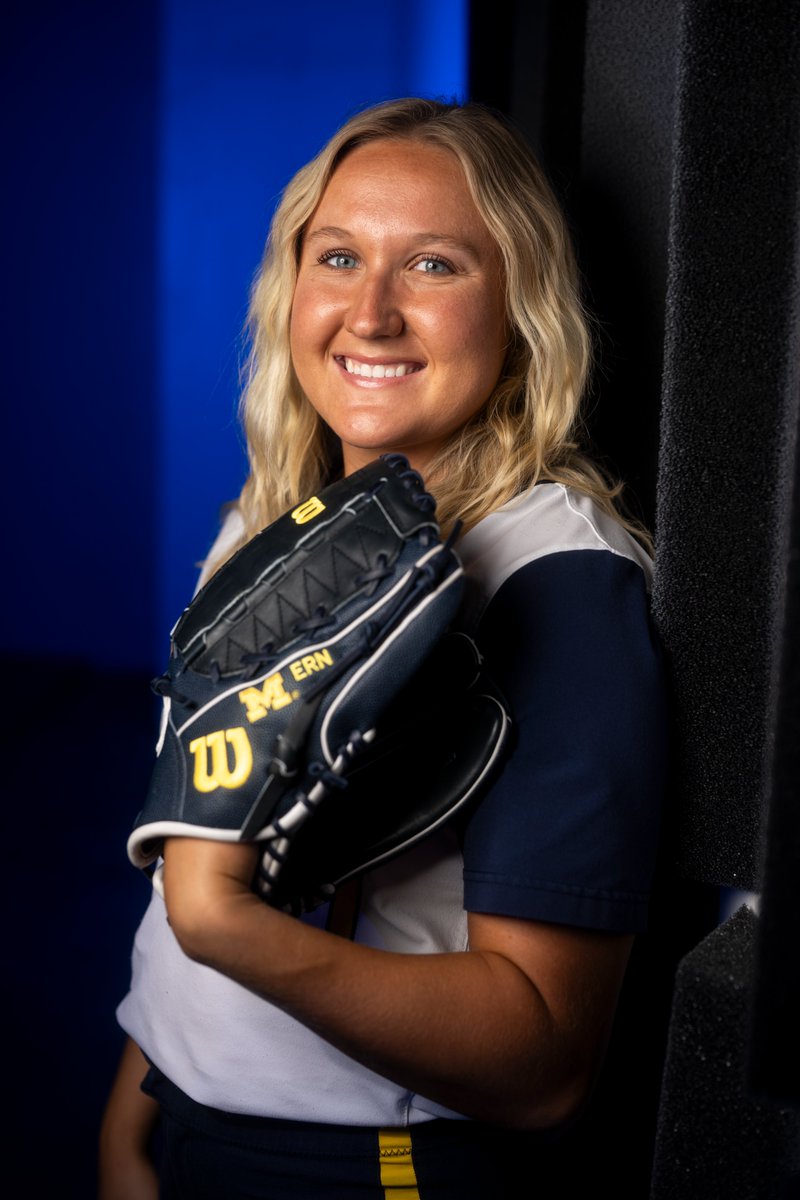 umichsoftball's tweet image. Wishing our @erinhoehn12 a big, Happy 2⃣1⃣st Birthday today! Hope it's a wonderful day! 🎂
#GoBlue