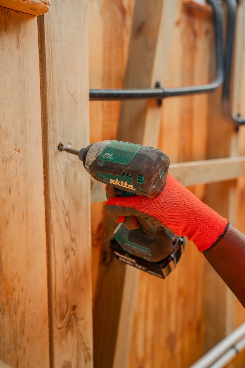 CallMeKulubya's tweet image. What it takes to put a roof over the head.
1. Screws
2. Drills
3.Timber Frames
4. A great design
5. Contact : +256765505197