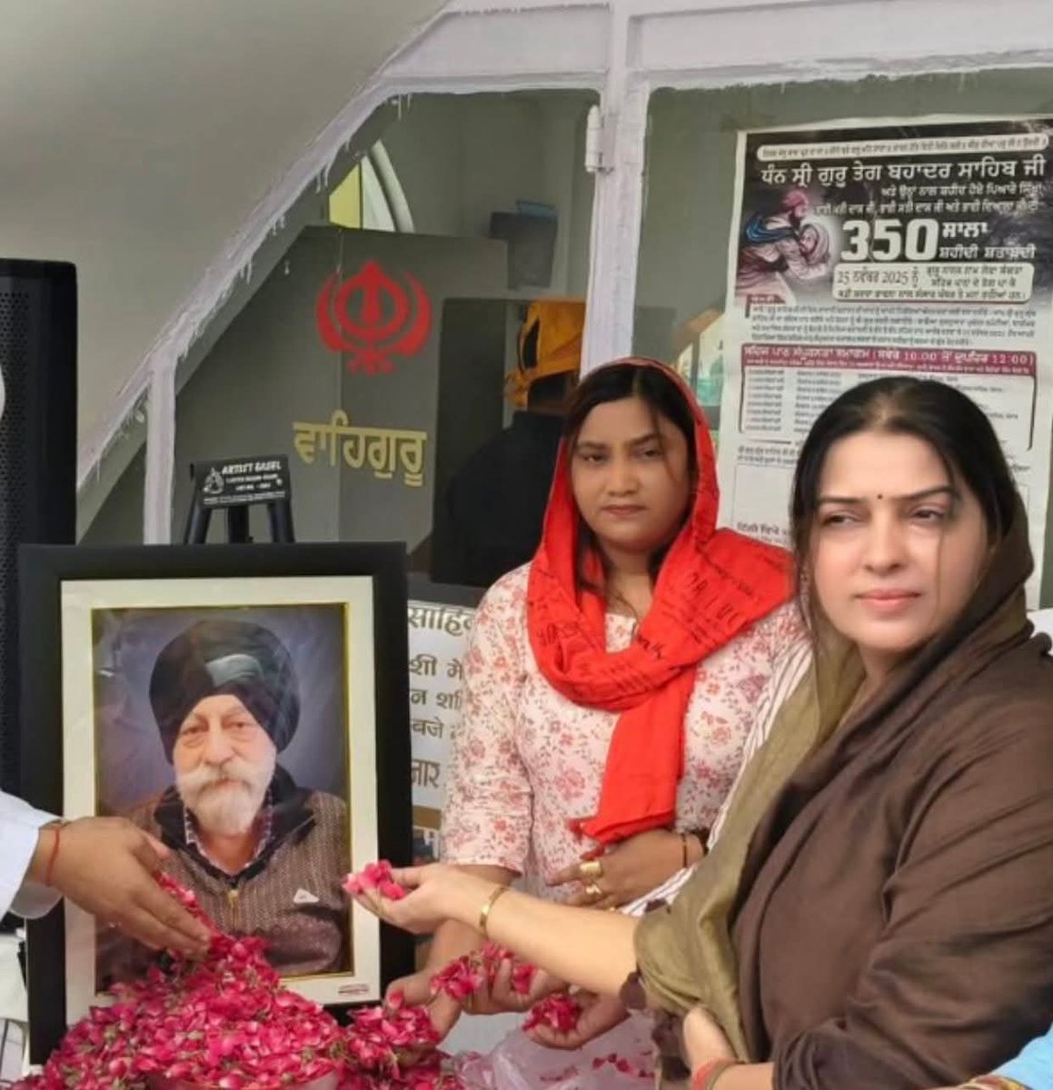 मेरठ व्यापार सभा के ज़िला अध्यक्ष श्री जीतू नागपाल जी के पिताजी की शोक सभा मे शामिल होकर श्रद्धॉंजलि अर्पित की